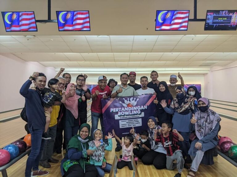Pertandingan Bowling di Antara Ahli