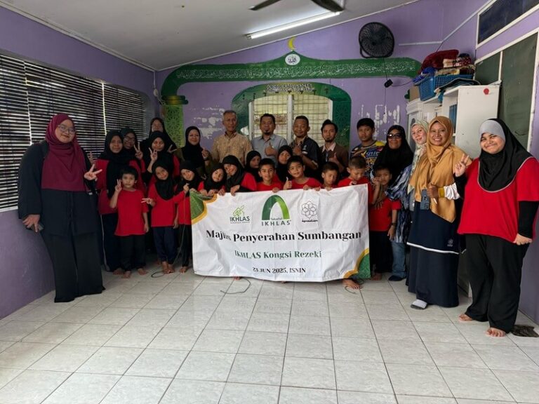 Majlis Penyerahan Sumbangan (IKHLAS Kongsi Rezeki)